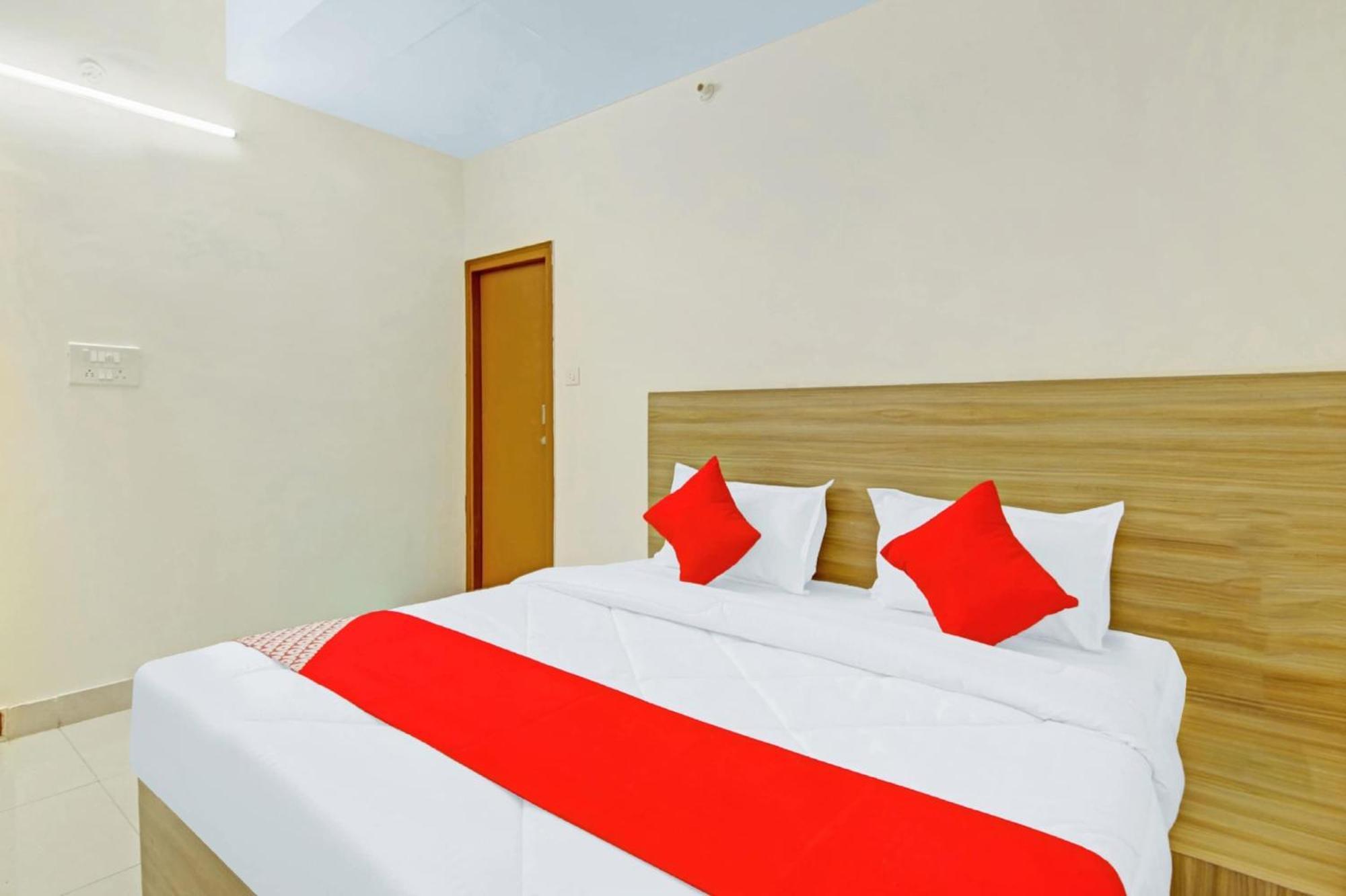 Oyo Flagship 80772 Hotel The Grand Rdc Ghaziabad Dış mekan fotoğraf