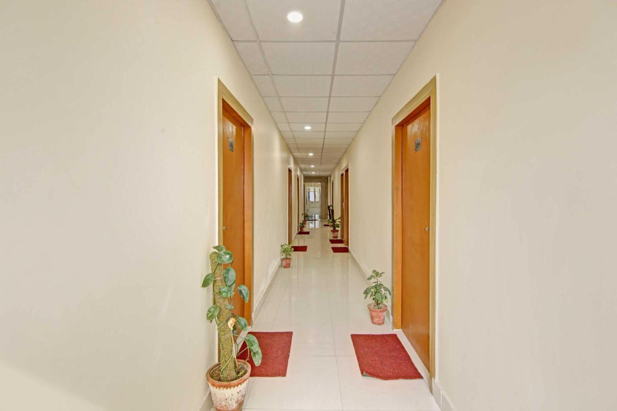 Oyo Flagship 80772 Hotel The Grand Rdc Ghaziabad Dış mekan fotoğraf